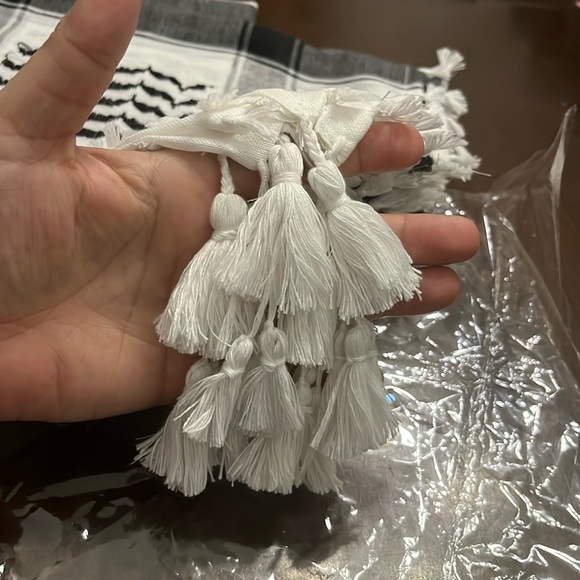 Palestinian Kuffivehs available now with black and white tassel - Picture 7 of 10